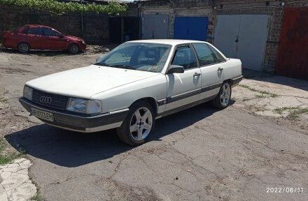 Білий Ауді 100, об'ємом двигуна 2 л та пробігом 200 тис. км за 2100 $, фото 1 на Automoto.ua