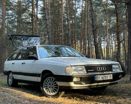 Белый Ауди 100, объемом двигателя 1.8 л и пробегом 390 тыс. км за 3800 $, фото 1 на Automoto.ua