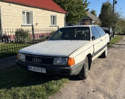 Белый Ауди 100, объемом двигателя 2.3 л и пробегом 300 тыс. км за 470 $, фото 1 на Automoto.ua