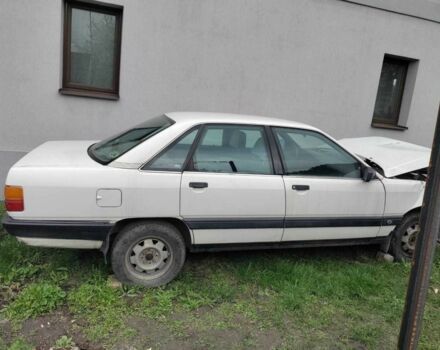 Белый Ауди 100, объемом двигателя 1.8 л и пробегом 380 тыс. км за 700 $, фото 1 на Automoto.ua