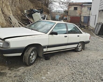 Белый Ауди 100, объемом двигателя 2 л и пробегом 290 тыс. км за 450 $, фото 1 на Automoto.ua