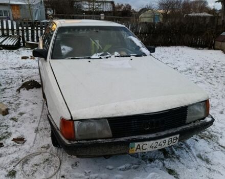 Белый Ауди 100, объемом двигателя 2 л и пробегом 450 тыс. км за 850 $, фото 1 на Automoto.ua