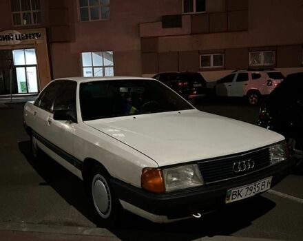 Белый Ауди 100, объемом двигателя 1.8 л и пробегом 200 тыс. км за 1500 $, фото 1 на Automoto.ua