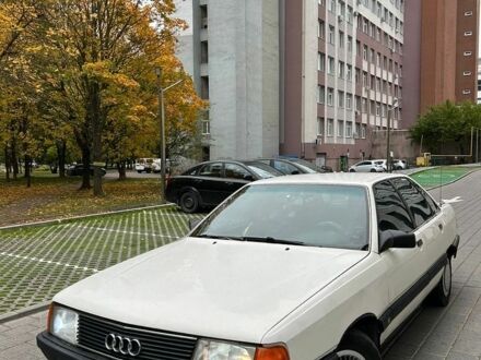 Білий Ауді 100, об'ємом двигуна 1.8 л та пробігом 200 тис. км за 1500 $, фото 1 на Automoto.ua
