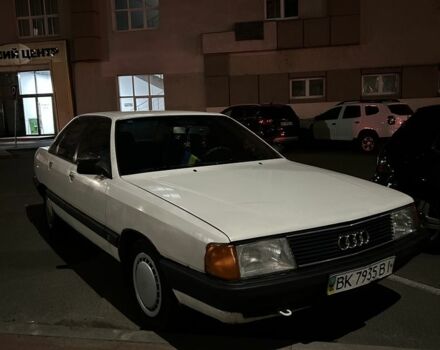 Белый Ауди 100, объемом двигателя 1.8 л и пробегом 200 тыс. км за 1500 $, фото 1 на Automoto.ua