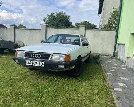 Белый Ауди 100, объемом двигателя 1.8 л и пробегом 250 тыс. км за 1100 $, фото 1 на Automoto.ua