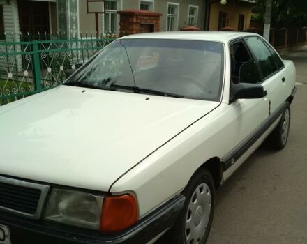 Белый Ауди 100, объемом двигателя 1.8 л и пробегом 450 тыс. км за 2100 $, фото 1 на Automoto.ua