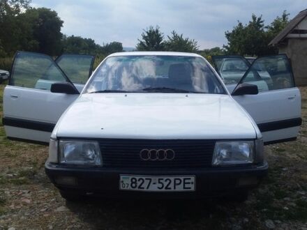 Ауди 100 1990 в Черновцах на Automoto.ua Белый Ауди 100, объемом двигателя 0 л и пробегом 666 тыс. км за 1400 $, фото 1 на Automoto.ua