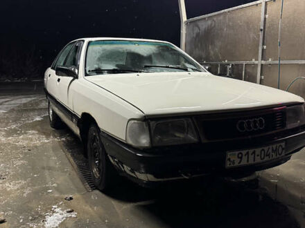 Белый Ауди 100, объемом двигателя 1.8 л и пробегом 246 тыс. км за 1300 $, фото 1 на Automoto.ua