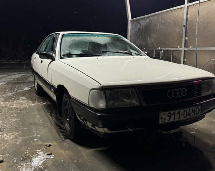 Белый Ауди 100, объемом двигателя 1.8 л и пробегом 246 тыс. км за 1300 $, фото 1 на Automoto.ua