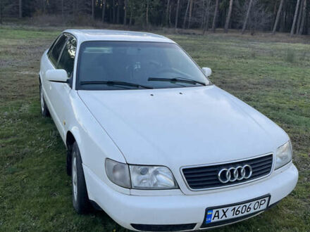 Белый Ауди 100, объемом двигателя 2 л и пробегом 400 тыс. км за 2400 $, фото 1 на Automoto.ua