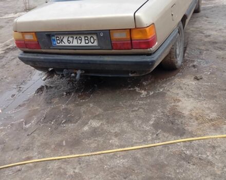 Бежевий Ауді 100, об'ємом двигуна 1.8 л та пробігом 377 тис. км за 1200 $, фото 4 на Automoto.ua