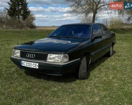 Черный Ауди 100, объемом двигателя 1.8 л и пробегом 385 тыс. км за 1650 $, фото 1 на Automoto.ua