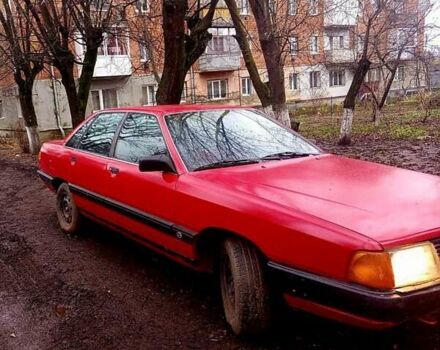 Красный Ауди 100, объемом двигателя 1.8 л и пробегом 300 тыс. км за 2300 $, фото 1 на Automoto.ua