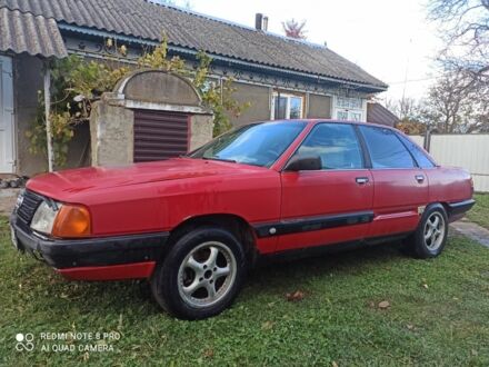 Ауді 100 1988 у Кельменцах на Automoto.ua Червоний Ауді 100, об'ємом двигуна 1.8 л та пробігом 300 тис. км за 1300 $, фото 1 на Automoto.ua