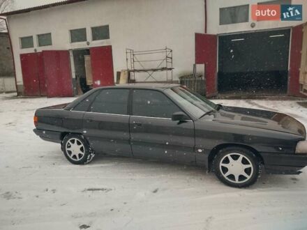 Ауди 100 1987 в Черновцах на Automoto.ua Ауди 100, объемом двигателя 1.8 л и пробегом 300 тыс. км за 2000 $, фото 1 на Automoto.ua