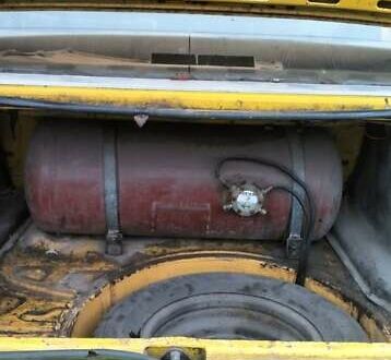 Жовтий Ауді 100, об'ємом двигуна 2 л та пробігом 300 тис. км за 700 $, фото 1 на Automoto.ua