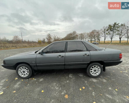 Серый Ауди 100, объемом двигателя 1.8 л и пробегом 338 тыс. км за 1050 $, фото 3 на Automoto.ua
