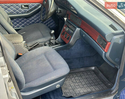 Серый Ауди 100, объемом двигателя 1.8 л и пробегом 380 тыс. км за 1950 $, фото 6 на Automoto.ua