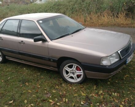 Серый Ауди 100, объемом двигателя 2.2 л и пробегом 400 тыс. км за 3400 $, фото 3 на Automoto.ua