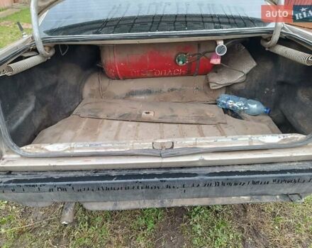 Сірий Ауді 100, об'ємом двигуна 1.8 л та пробігом 365 тис. км за 300 $, фото 4 на Automoto.ua