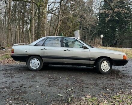 Серый Ауди 100, объемом двигателя 2 л и пробегом 300 тыс. км за 1850 $, фото 4 на Automoto.ua