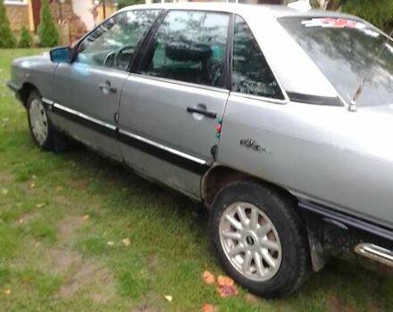 Сірий Ауді 100, об'ємом двигуна 2 л та пробігом 500 тис. км за 1100 $, фото 1 на Automoto.ua