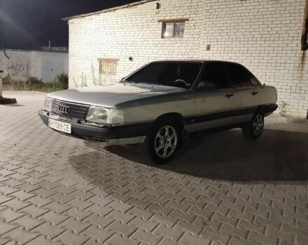 Сірий Ауді 100, об'ємом двигуна 2 л та пробігом 300 тис. км за 1200 $, фото 1 на Automoto.ua