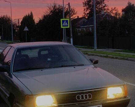 Серый Ауди 100, объемом двигателя 2 л и пробегом 322 тыс. км за 1700 $, фото 1 на Automoto.ua