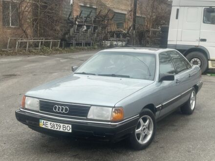 Серый Ауди 100, объемом двигателя 2.1 л и пробегом 352 тыс. км за 2500 $, фото 1 на Automoto.ua