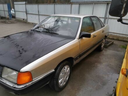 Ауді 100 1986 у Каменце-Подольском на Automoto.ua Сірий Ауді 100, об'ємом двигуна 2.2 л та пробігом 200 тис. км за 846 $, фото 1 на Automoto.ua