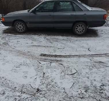 Серый Ауди 100, объемом двигателя 2.2 л и пробегом 250 тыс. км за 1200 $, фото 1 на Automoto.ua