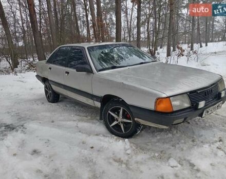 Серый Ауди 100, объемом двигателя 2.2 л и пробегом 422 тыс. км за 900 $, фото 1 на Automoto.ua