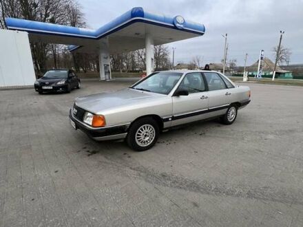 Ауді 100 1988 у Ладижин на Automoto.ua Сірий Ауді 100, об'ємом двигуна 2 л та пробігом 240 тис. км за 1500 $, фото 1 на Automoto.ua