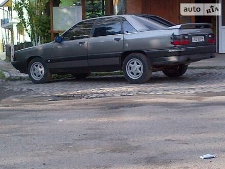 Ауді 100 1990 у Ужгороді на Automoto.ua Сірий Ауді 100, об'ємом двигуна 2.3 л та пробігом 200 тис. км за 2200 $, фото 1 на Automoto.ua