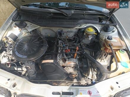 Сірий Ауді 100, об'ємом двигуна 2 л та пробігом 300 тис. км за 3500 $, фото 1 на Automoto.ua