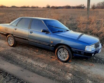 Синий Ауди 100, объемом двигателя 2 л и пробегом 350 тыс. км за 2300 $, фото 1 на Automoto.ua