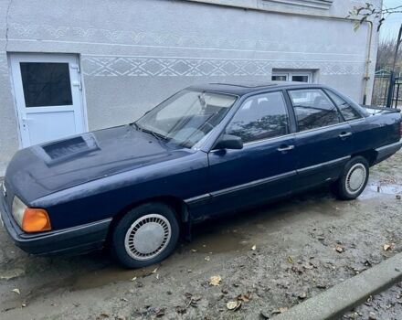 Синий Ауди 100, объемом двигателя 1.8 л и пробегом 100 тыс. км за 1400 $, фото 1 на Automoto.ua