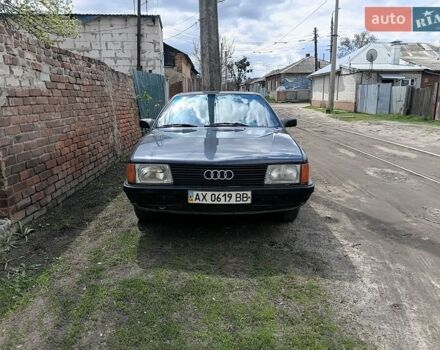 Синий Ауди 100, объемом двигателя 2.2 л и пробегом 300 тыс. км за 600 $, фото 1 на Automoto.ua