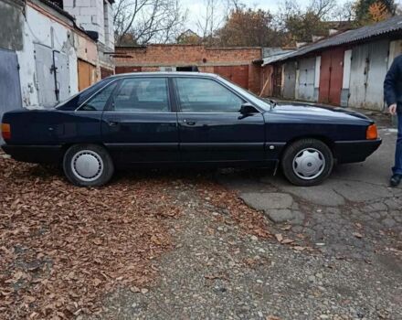 Синий Ауди 100, объемом двигателя 1.8 л и пробегом 250 тыс. км за 2800 $, фото 1 на Automoto.ua