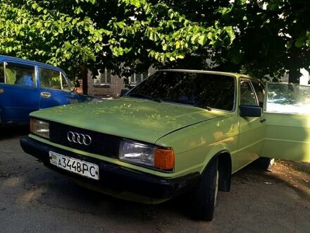 Зелений Ауді 100, об'ємом двигуна 1.8 л та пробігом 100 тис. км за 650 $, фото 1 на Automoto.ua