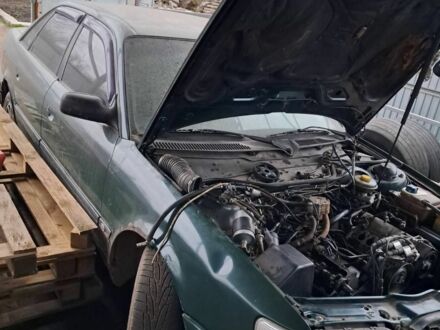 Зелений Ауді 100, об'ємом двигуна 2.6 л та пробігом 300 тис. км за 1500 $, фото 1 на Automoto.ua