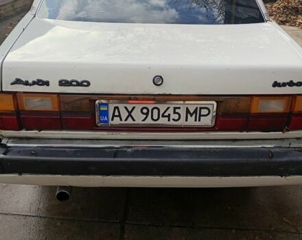 Белый Ауди 200, объемом двигателя 2.2 л и пробегом 1000 тыс. км за 800 $, фото 2 на Automoto.ua