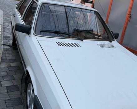 Белый Ауди 80, объемом двигателя 1.6 л и пробегом 220 тыс. км за 1000 $, фото 4 на Automoto.ua