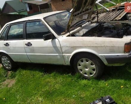 Белый Ауди 80, объемом двигателя 1.8 л и пробегом 259 тыс. км за 800 $, фото 3 на Automoto.ua