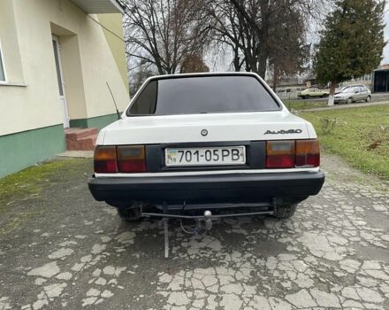 Белый Ауди 80, объемом двигателя 1.6 л и пробегом 350 тыс. км за 899 $, фото 4 на Automoto.ua