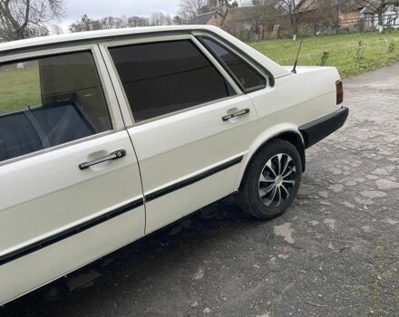 Белый Ауди 80, объемом двигателя 1.6 л и пробегом 350 тыс. км за 899 $, фото 3 на Automoto.ua