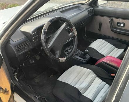 Белый Ауди 80, объемом двигателя 0 л и пробегом 300 тыс. км за 650 $, фото 4 на Automoto.ua