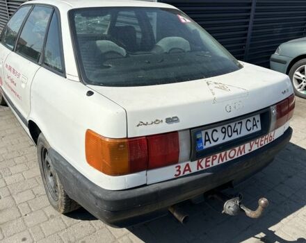 Белый Ауди 80, объемом двигателя 1.8 л и пробегом 100 тыс. км за 500 $, фото 1 на Automoto.ua