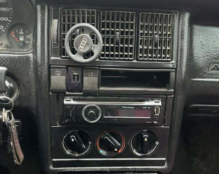 Белый Ауди 80, объемом двигателя 1.6 л и пробегом 300 тыс. км за 1100 $, фото 19 на Automoto.ua